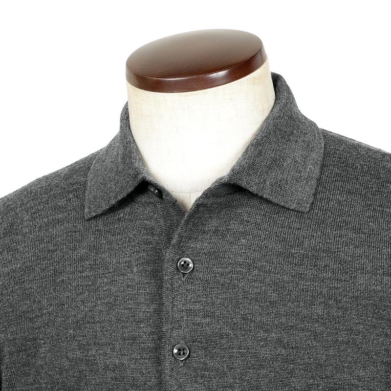 ウールハイゲージ長袖ニットポロ／12KN907（チャコールグレー） | TOPS